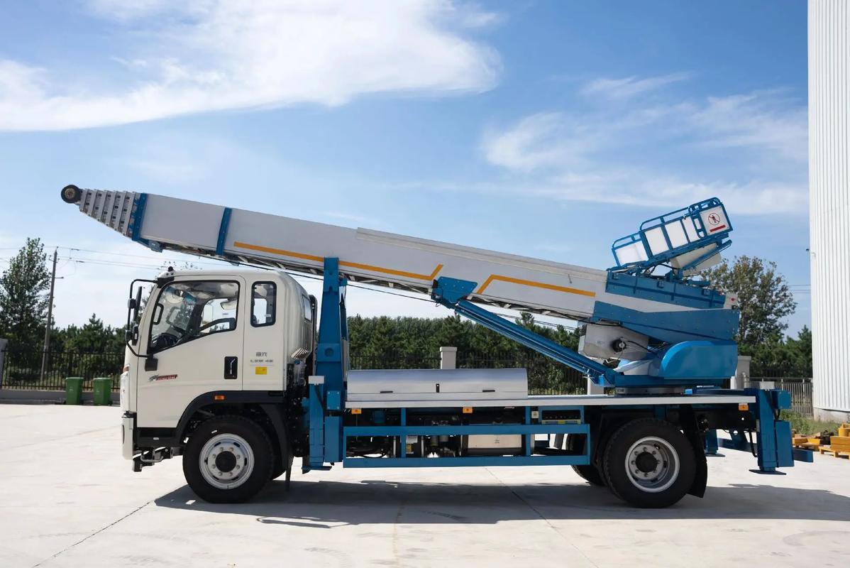 彬村山华侨农场云梯上料车租赁费用