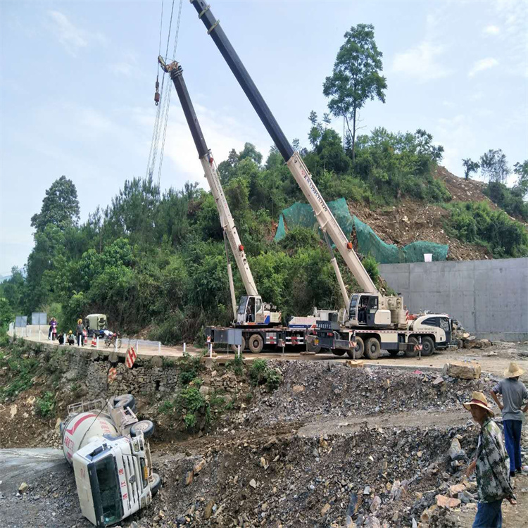 彬村山华侨农场汽车掉沟里叫吊车救援要多少钱