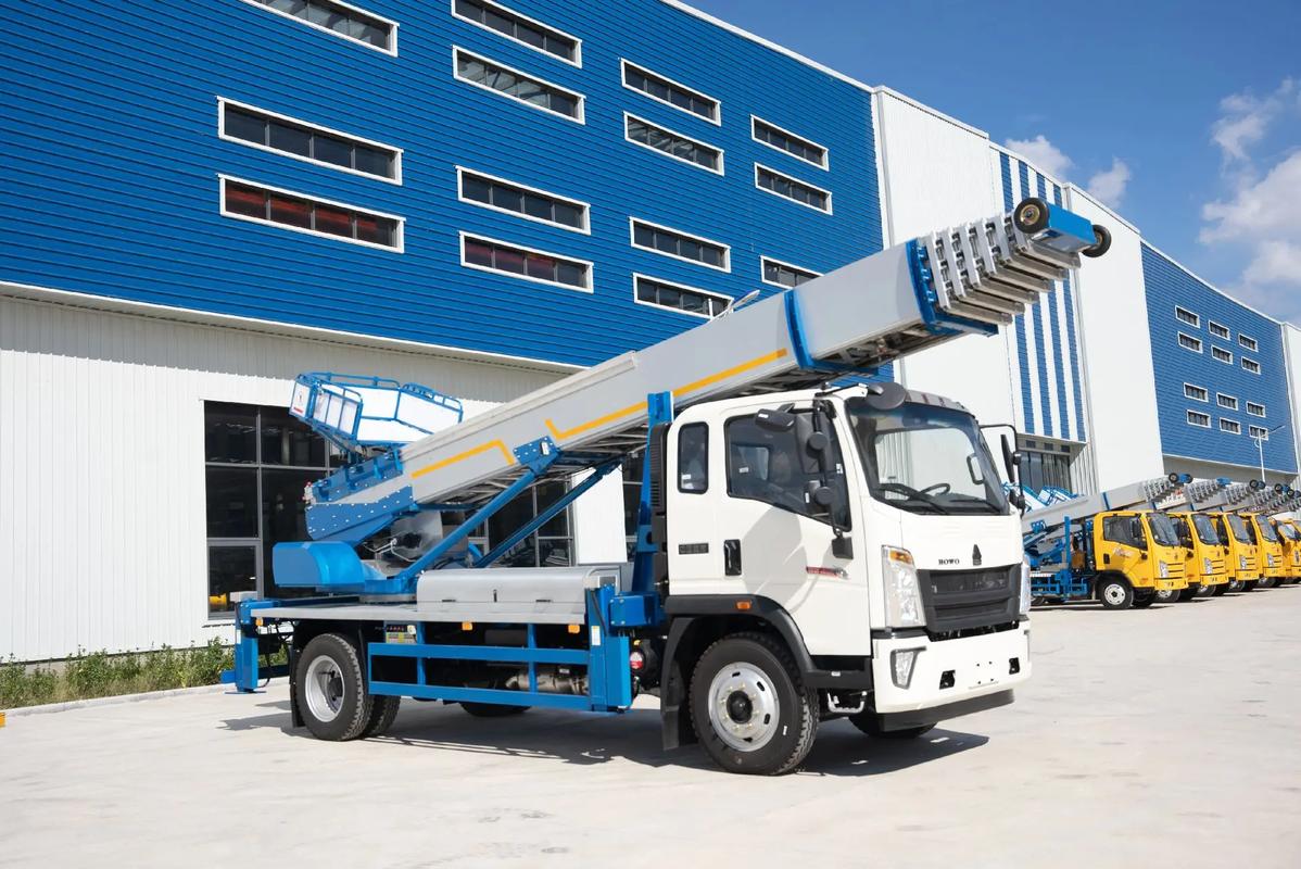 彬村山华侨农场出租云梯车高空作业车 建筑垃圾搬运